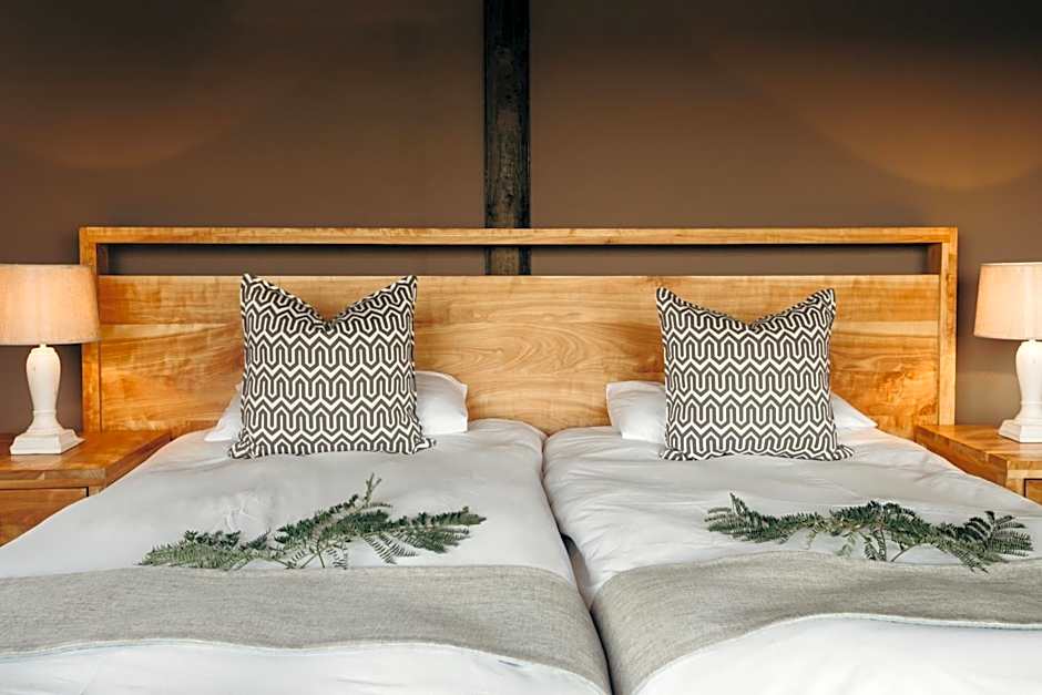 Hlosi Game Lodge - Amakhala Game Reserve