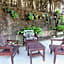 OYO Life 93403 Penginapan Adinda