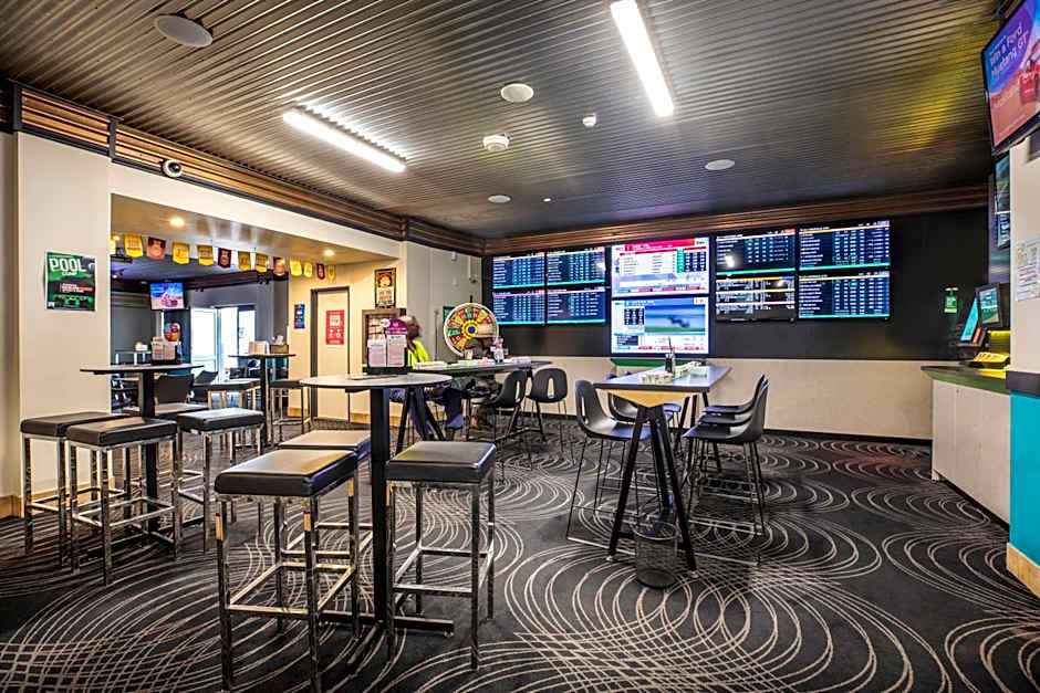 Nightcap at Atherton Hotel