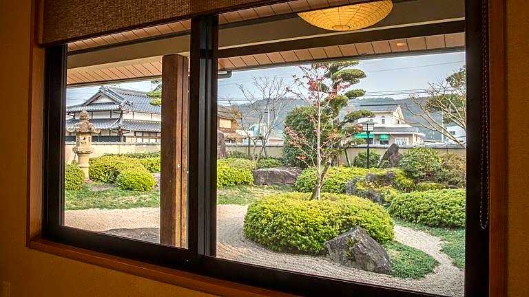 Mikuniya