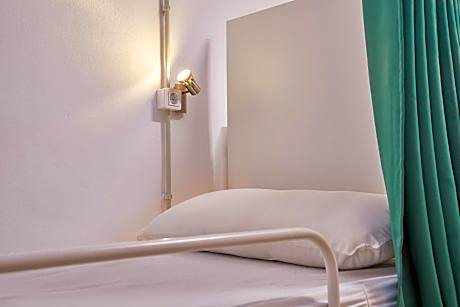 Bed in 6-Bed Mixed Dormitory Room