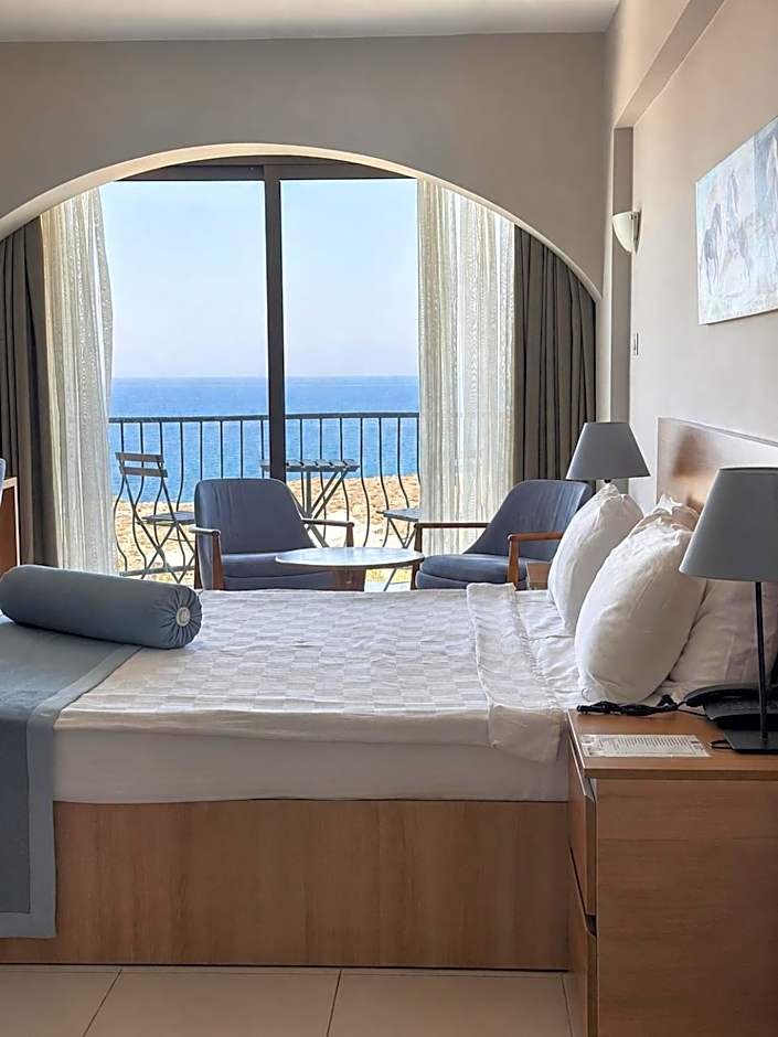 Olivia Palm Hotel