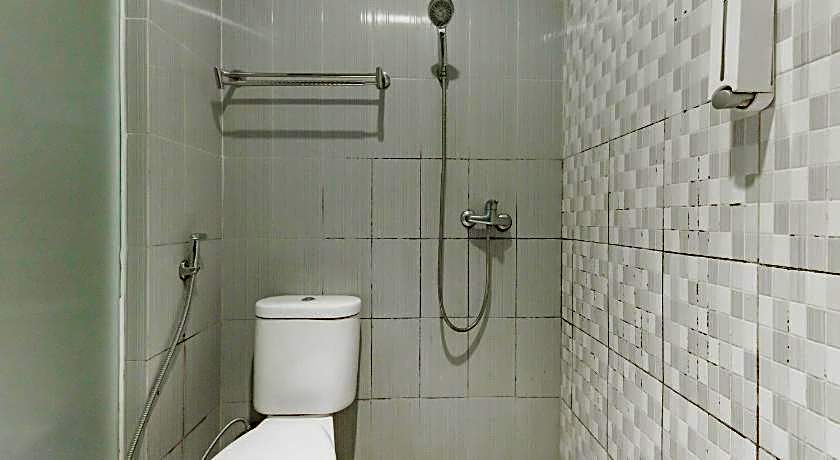 RedDoorz near Pasar Tarapung Siring Banjarmasin