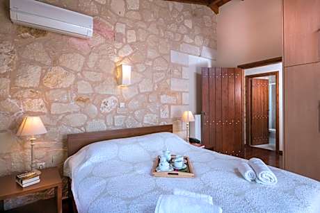 Deluxe Two Bedroom Villa with Sharing Pool