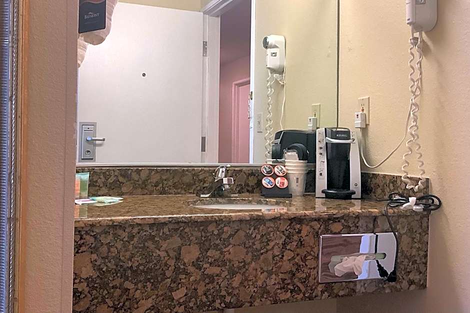 Baymont Inn & Suites by Wyndham