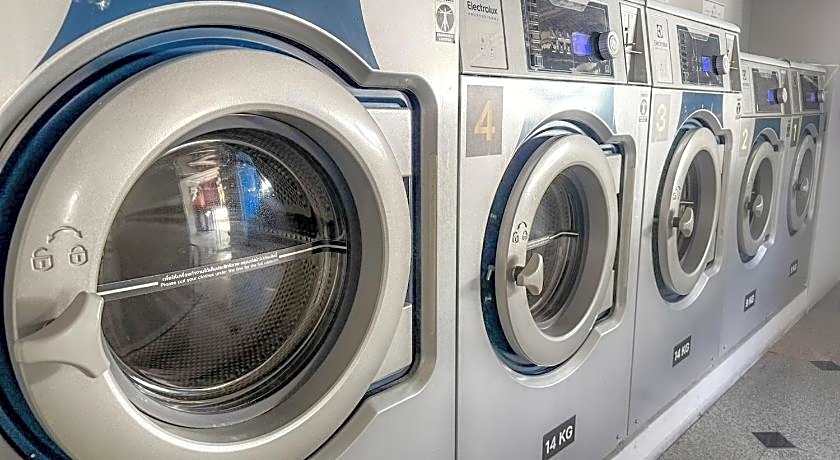 12 The Residence Hotel & Apartment