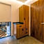 L304 Studio apt 2Bdrm 1bath Fits 6 AC Rooftop