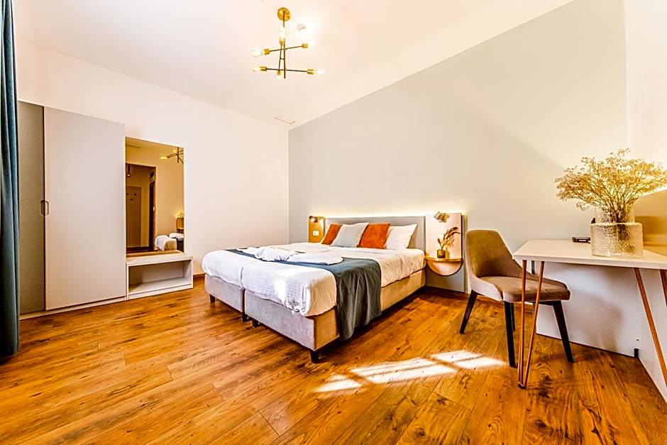 CASA CHITIC - HOTEL & RESTAURANT- Str Nicolae Balcescu 13