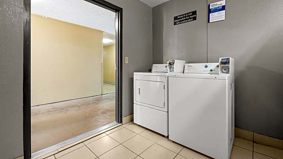 Motel 6 Prattville AL