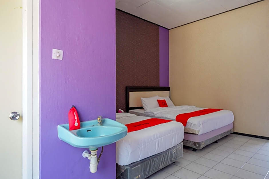 RedDoorz near Stasiun Kebumen