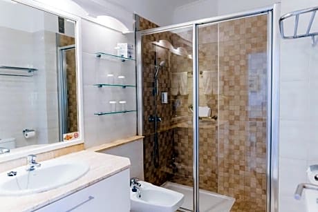 2 BEDROOM APARTMENT 5 ADULTS