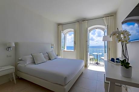 Double Room with Balcony and Sea View
