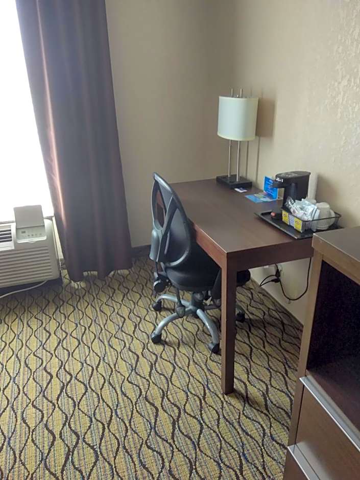 Baymont by Wyndham Madison Heights Detroit Area