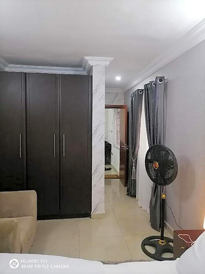 COZY SUITES