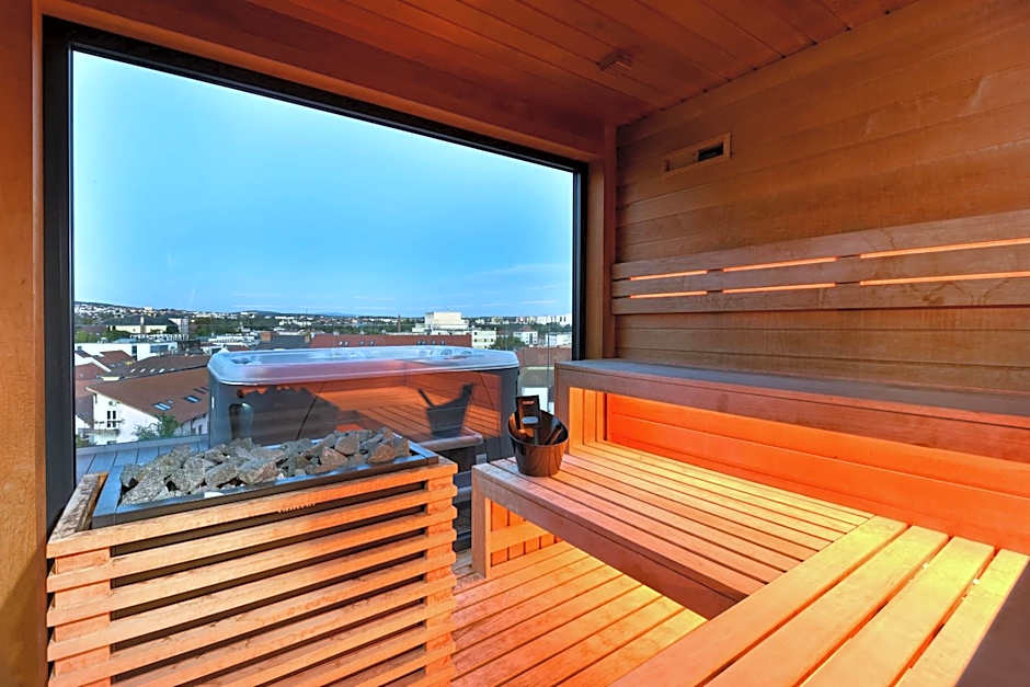 BOUTIQUE HOTEL11 with rooftop SPA