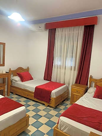 Basic Triple Room with Shared Bathroom