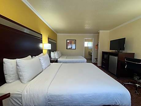 2 Double Beds, Nonsmoking, Upgrade