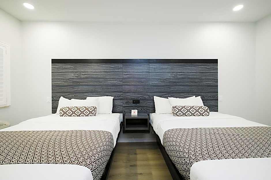 Sapphire Inn & Suites