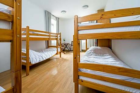 Sextuple Family Room