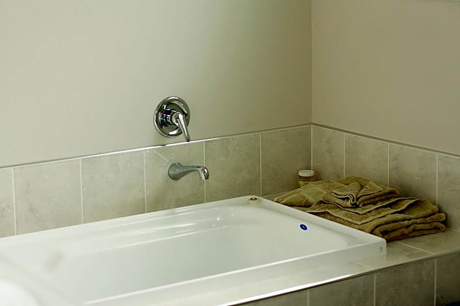 Broadway Motel & Miro Court Villas