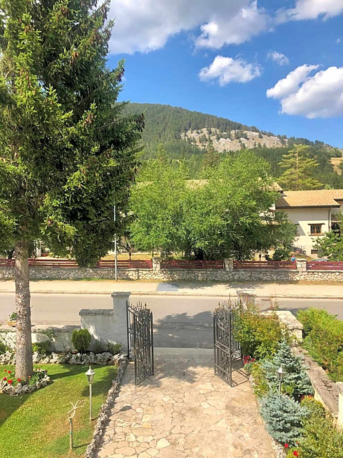Hotel Bucaneve