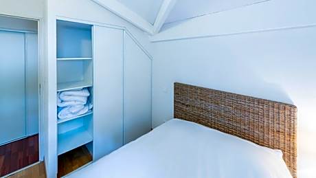 Three-Bedroom Apartment with Balcony