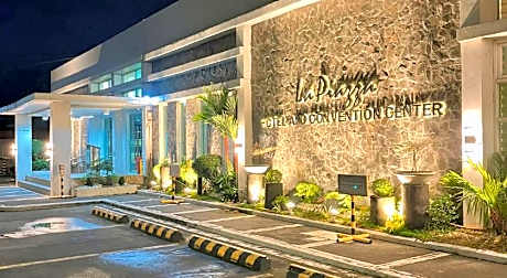 La Piazza Hotel and Convention Center