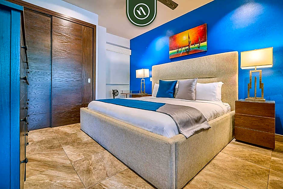 1 BR Condo - Amazing Sunsets Froom the Roof - Pool