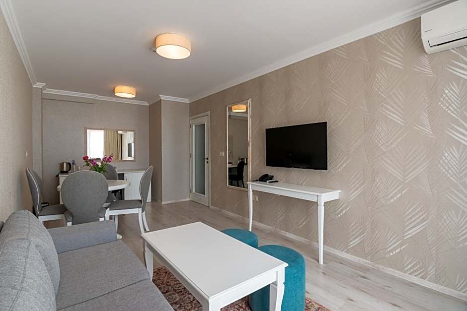 Maria Palace Complex