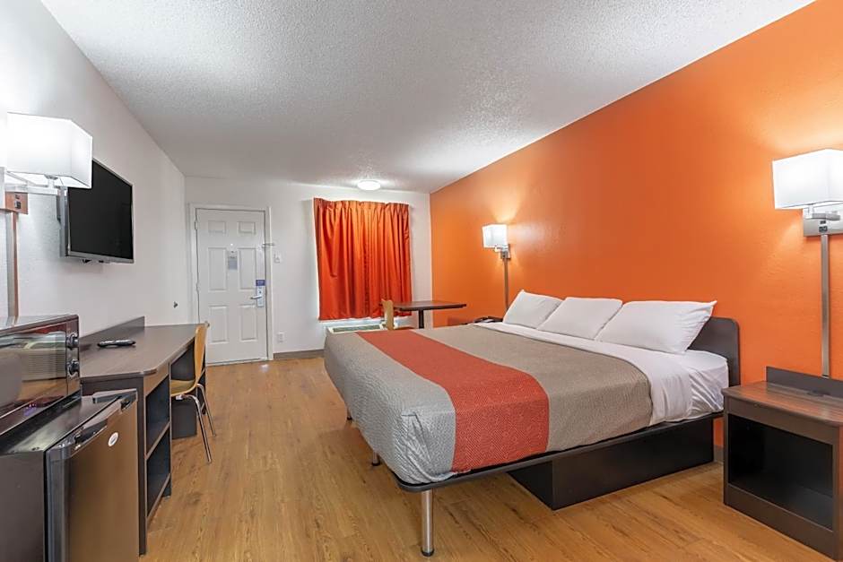 Motel 6-Bryan, TX - University Area