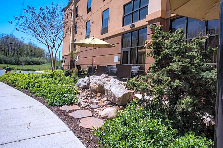 Hampton Inn By Hilton And Suites Woodstock