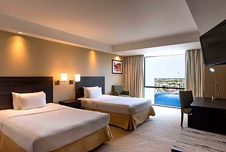 2 Double Beds Guestroom