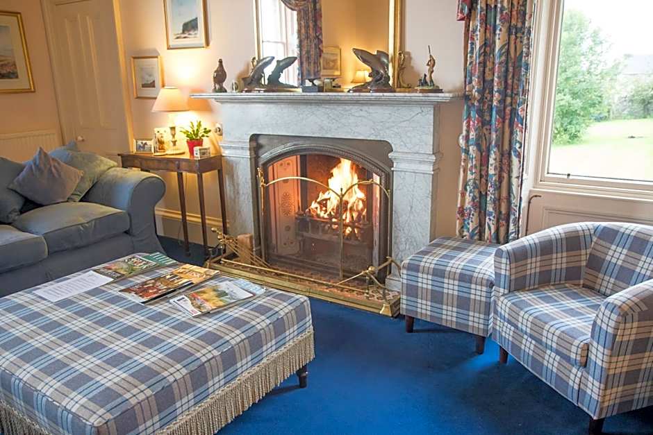 Whitehouse Country House