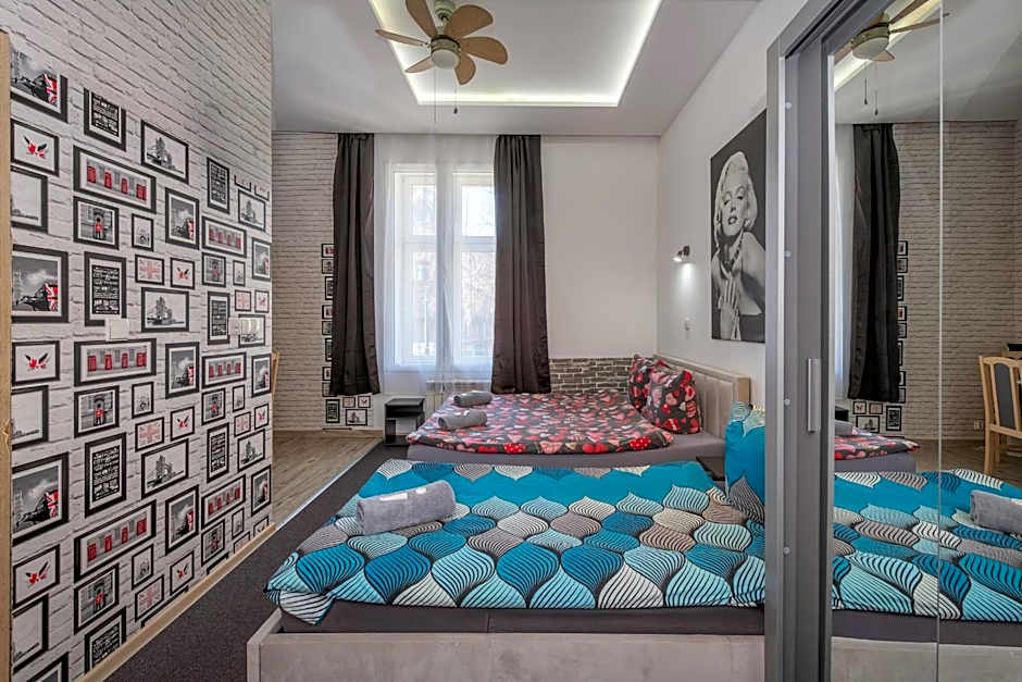 70s Hostel