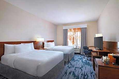 Queen Room with Two Queen Beds - Hearing Accessible