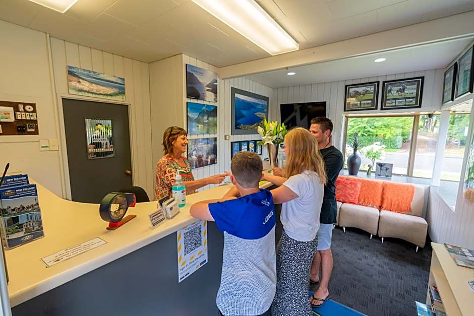 Explorer Motel & Apartments