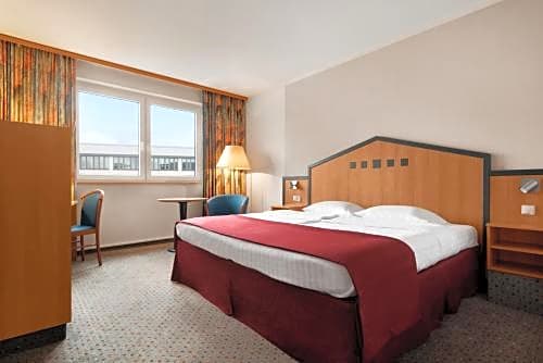 Photo 1 of 4 of Superior King Room
