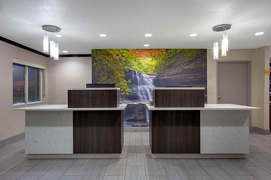 La Quinta Inn & Suites by Wyndham Peru Starved Rock St Park 