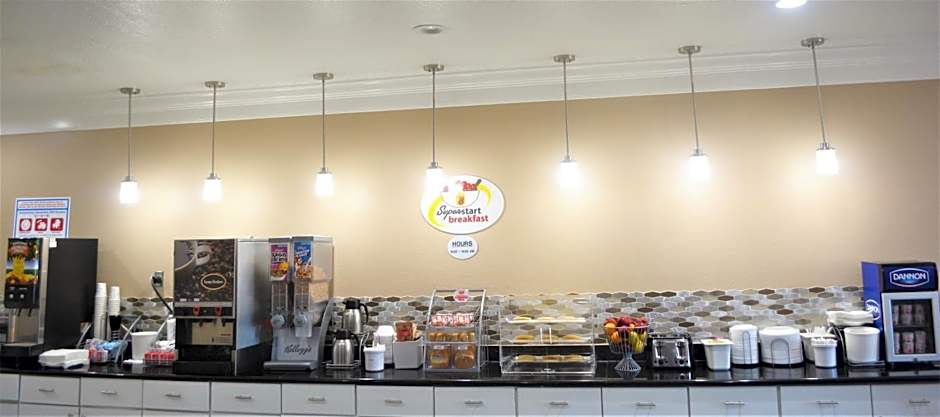 Super 8 by Wyndham Galveston