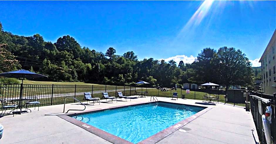 Microtel Inn & Suites By Wyndham Cherokee