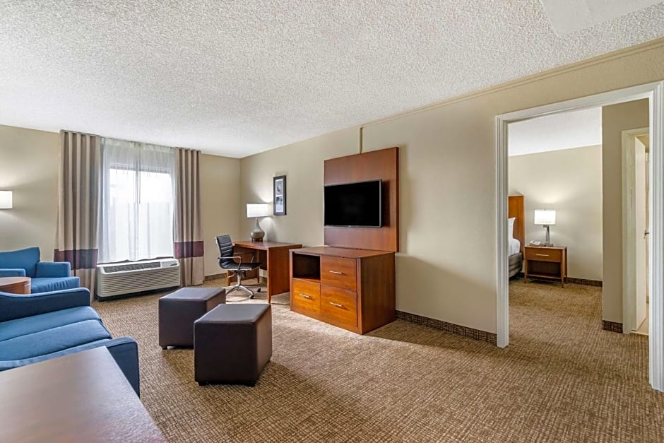 Comfort Inn & Suites St. Pete - Clearwater International Airport