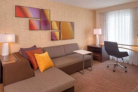 Queen Studio with Sofa Bed - Hearing Accessible