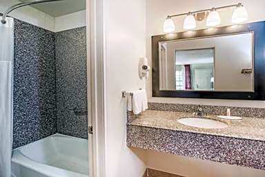 Double Room with Three Double Beds - Smoking