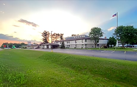 UNIVERSITY INN & SUITES