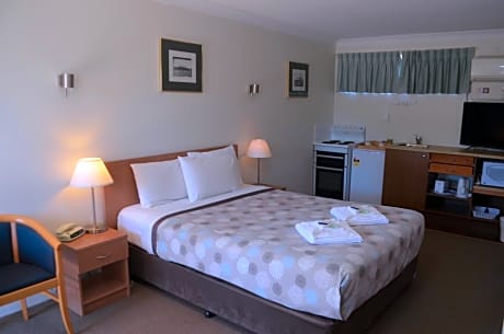 Queen Room with Kitchenette