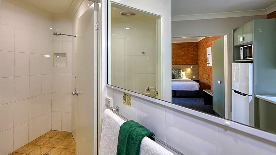 Hamilton Henry Parkes Motor Inn