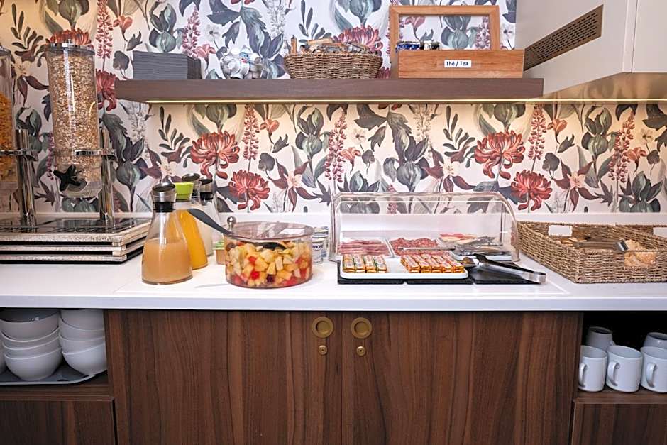 Kyriad Paris 10 - Canal Saint Martin - République