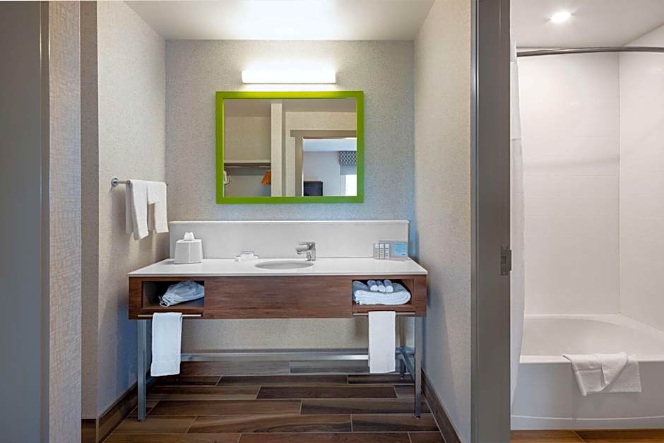 Hampton Inn By Hilton & Suites Edmonton St. Albert, AB