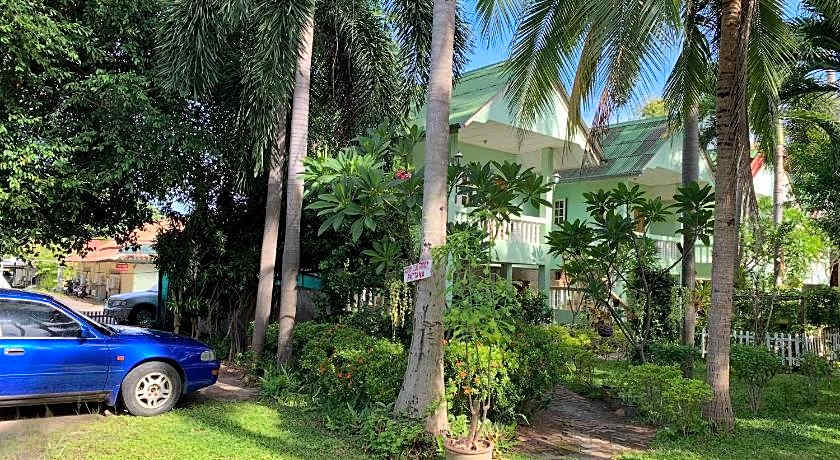 Rattana Guesthouse & Bungalow