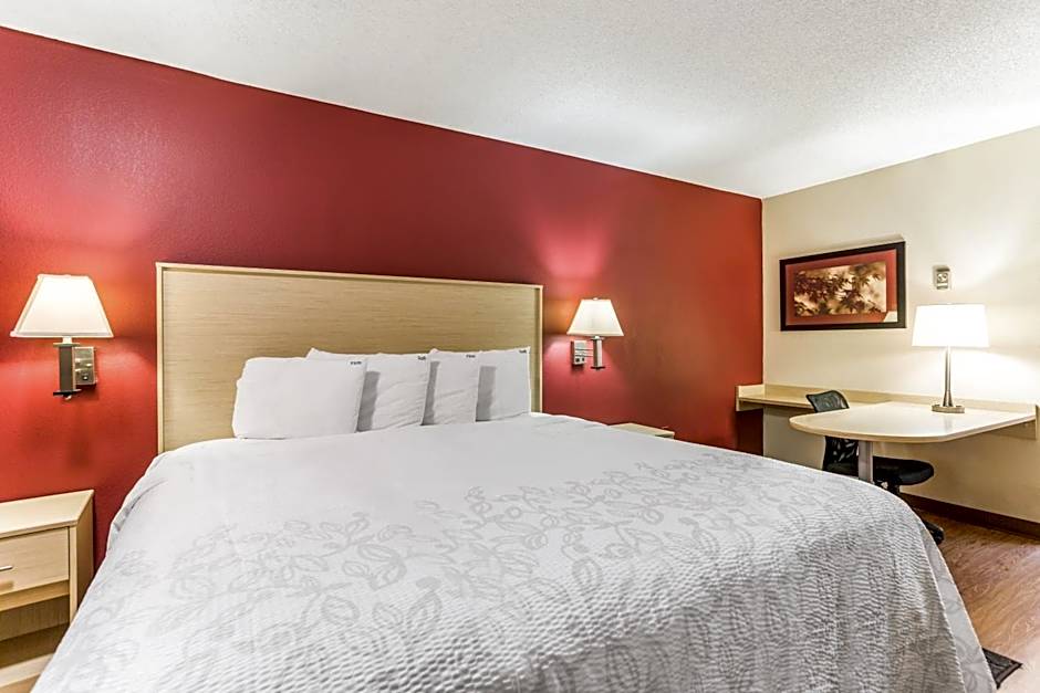 Red Roof Plus Nashville North - Goodlettsville